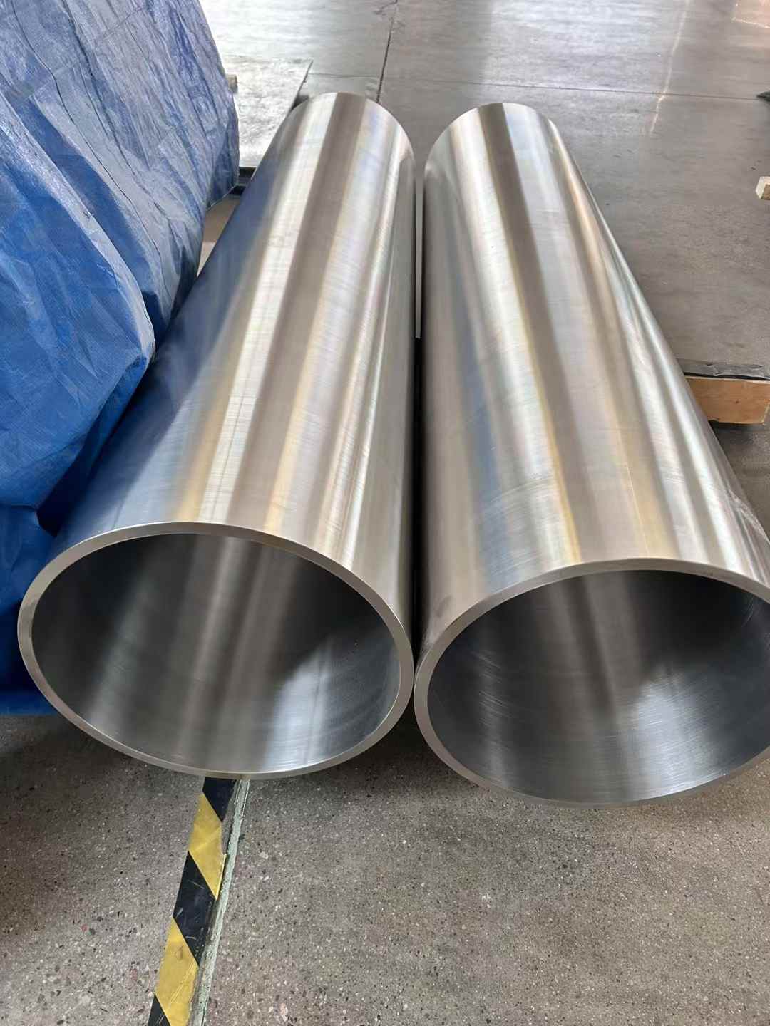 Titanium seamless tube