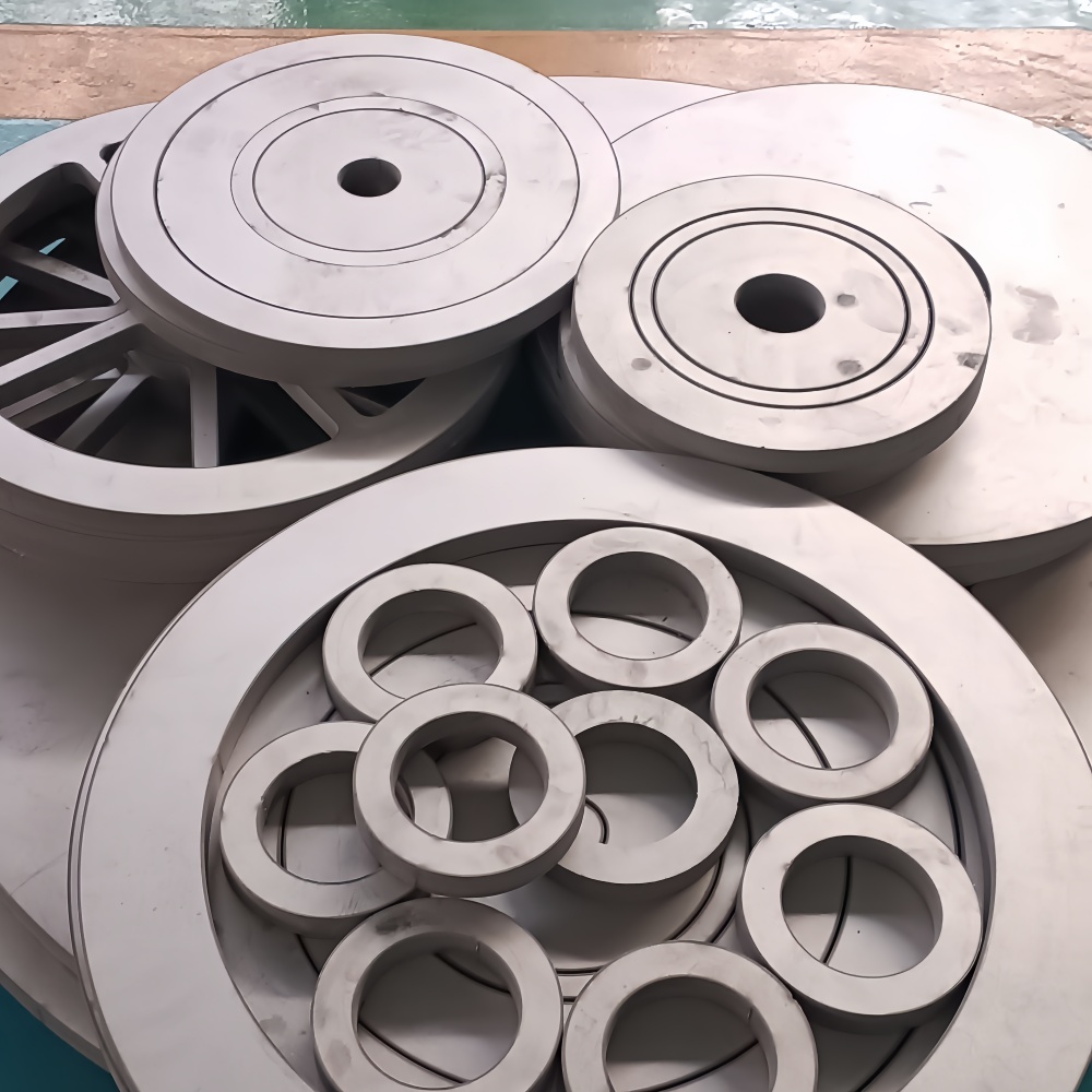 Briefly describe the selection of three cutting processes for titanium plates, as well as their advantages and disadvantages